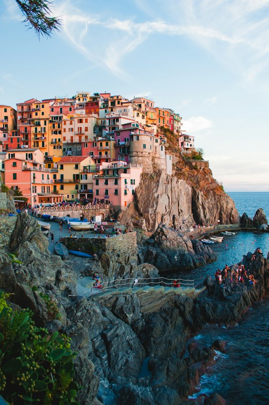 Travel guides hero